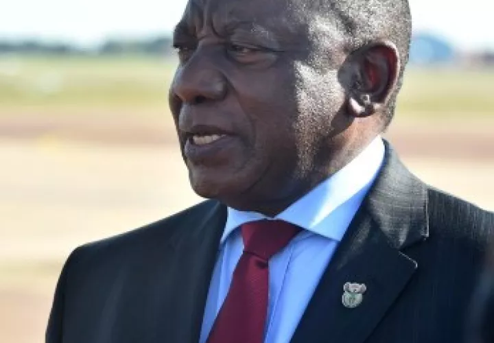  Una fotografía distribuida por el Servicio de Información Gubernamental (GCIS) muestra al presidente sudafricano Cyril Ramaphosa dirigiéndose a los medios de comunicación sobre el primer caso de Coronavirus detectado, Pretoria, Sudáfrica. FOTO/AP