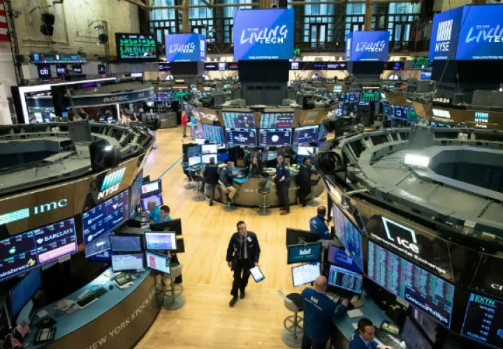 En los primeros minutos de negociación en la Bolsa de Nueva York, el Dow Jones retrocedía unos 2.250 puntos. Foto/EFE