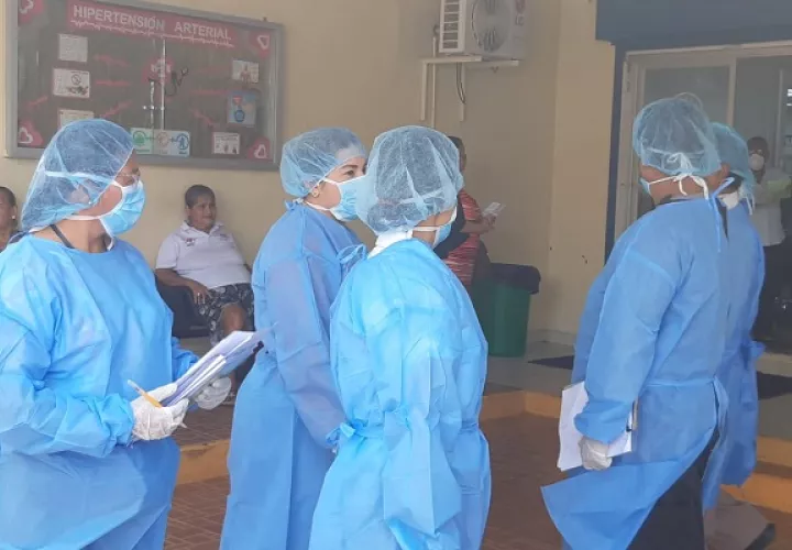 Hasta el momento se han realizado 6,582 pruebas para detectar COVID-19, según la ministra de salud, Rosario Turner.