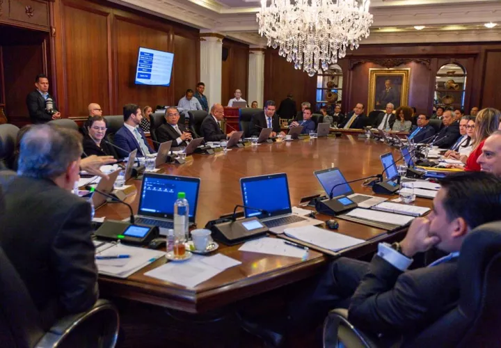 Además de las sanciones a los establecimientos que permitan la formación de aglomeraciones, hay exigencias que deben cumplir quienes se encuentran en cuarentena.