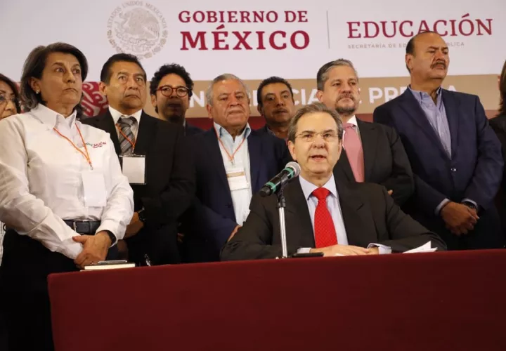 Esta medida preventiva se dió para proteger a niñas, niños, adolescentes y jóvenes, que comprenden unos 33 millones frente a la amenaza del coronavirus.