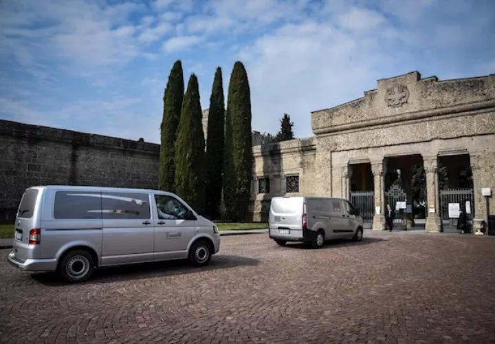 Los casos positivos crecieron en 4.670 y ya son 37.860, mientras que desde el comienzo de la crisis hace un mes en Italia el número total de enfermos es de 47.021, de los cuáles 5.129 han sido dados de alta, según los datos ofrecidos por Protección Civil.