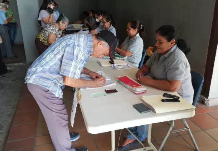 Hasta hoy,  jubilados y pensionados cobran la quincena respectiva. Cortesía