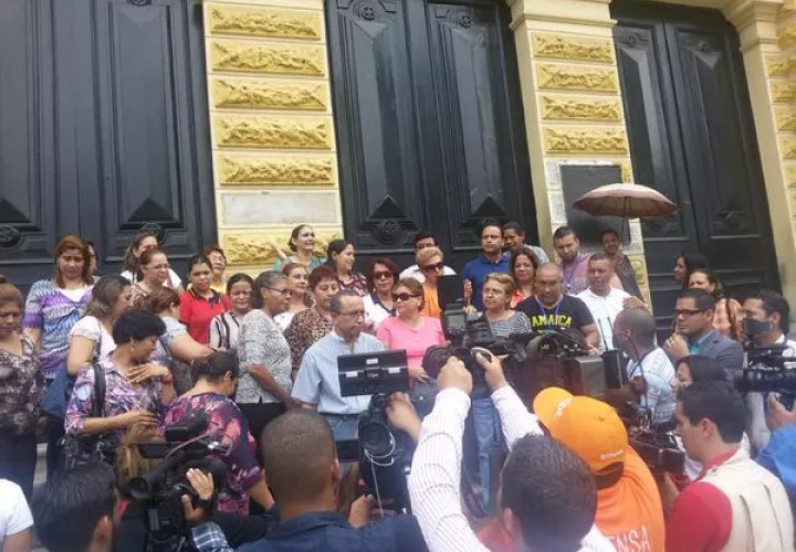 Los educadores decretaron el paro militante exigiendo mejoras en el plantel prometidas por autoridades del Meduca.