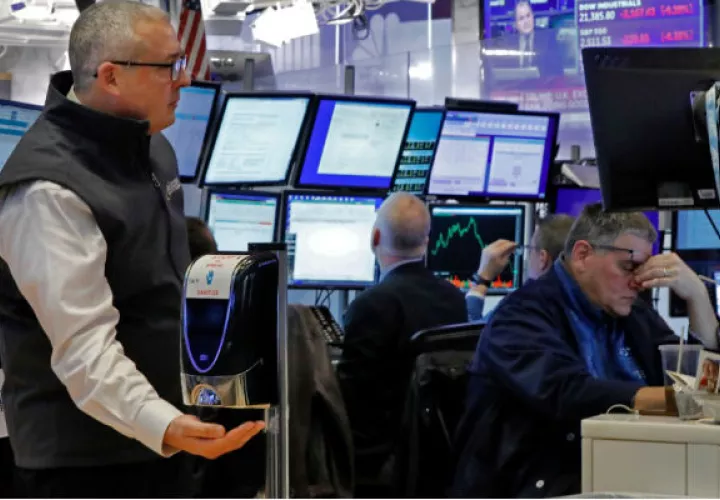 El índice compuesto del mercado Nasdaq, descendió un 9.43% o 750,25 puntos, hasta 7.201,80. Foto/EFE