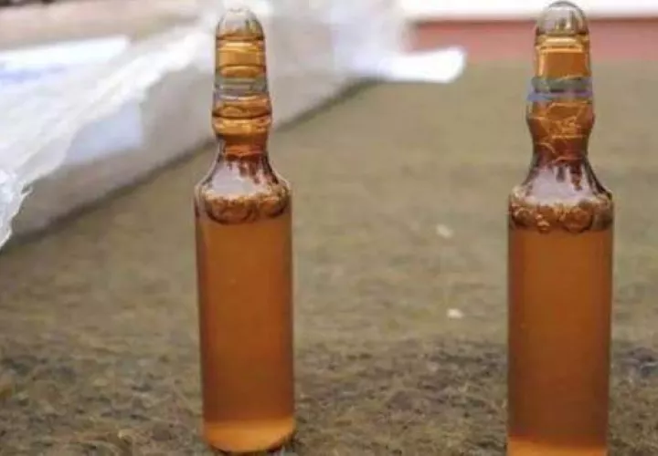 Este caso data, de diciembre de 2018, cuando trató de enviar dos botellas de whisky, a Estados Unidos con la droga líquida.