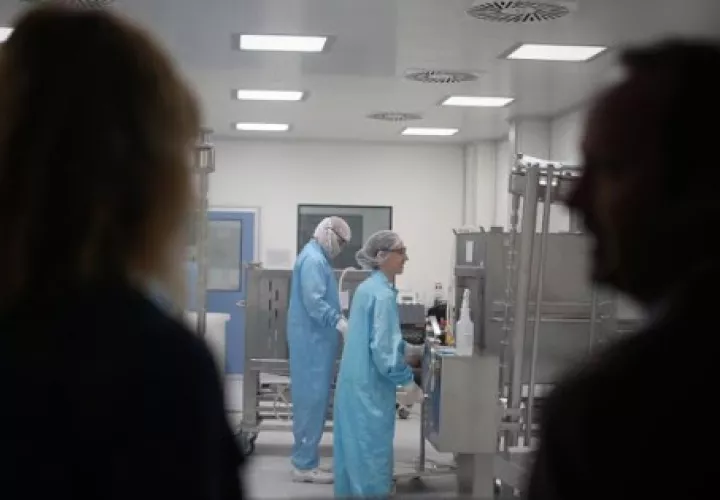 Las farmacéuticas estadounidenses ya han anunciado que en abril iniciarán los primeros ensayos clínicos en humanos para una vacuna.