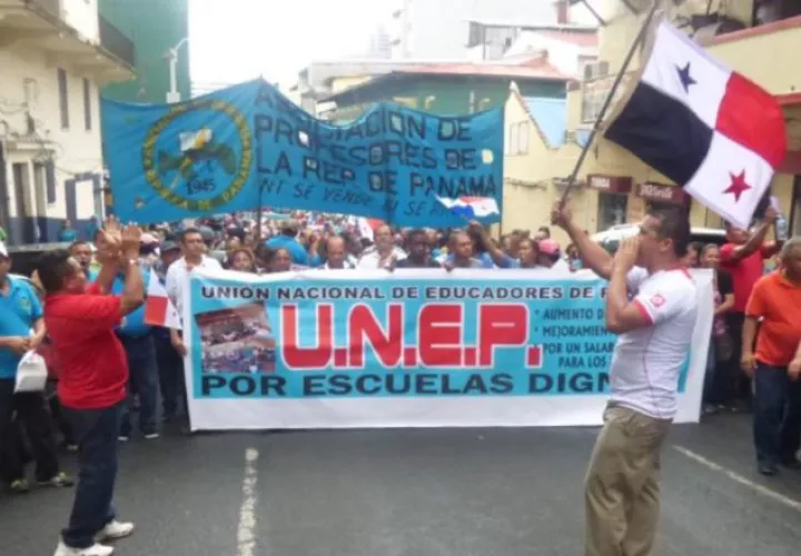 Los docentes han advertido que si la ministra  Maruja Gorday de Villalobos no cumple su promesa tomarán acciones de fuerza.
