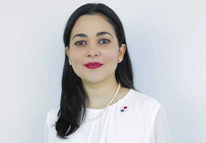 El nombramiento de Janaina Tewaney Mencomo, como ministra de Gobierno, se oficializó en la Presidencia de la República.  