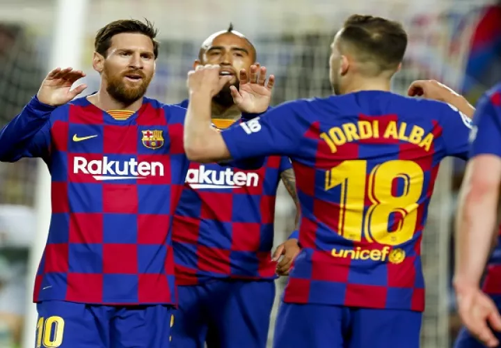Messi celebra con Jordi Alba su gol. Foto:AP