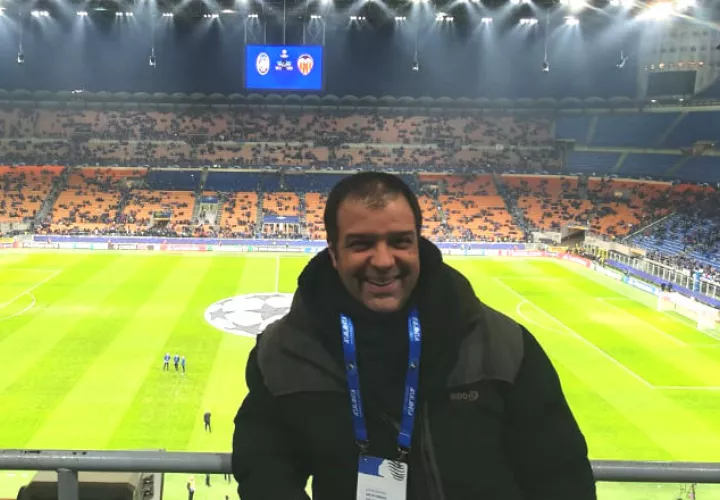 Kike Mateu durante el partido del Valencia ante el Atalanta. Foto @kike_mateu