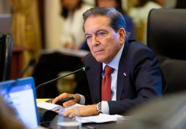 El presidente menciona que, el día de ayer hizo una convocatoria para activar los cuatros equipos de situación para atender cualquier crisis que afecte a Panamá.