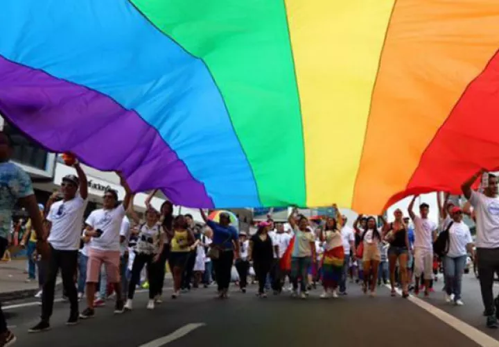 Comunidad LGBTI preocupada por hora y día de salida.