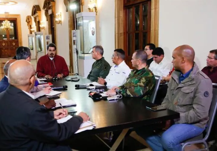 Nicolás Maduro aseguró que esto "no son vacaciones" para quienes no irán a los centros educativos o aquellos que en adelante no acudan a sus puestos de trabajo sino que toda la sociedad debe disciplinarse. FOTO/EFE