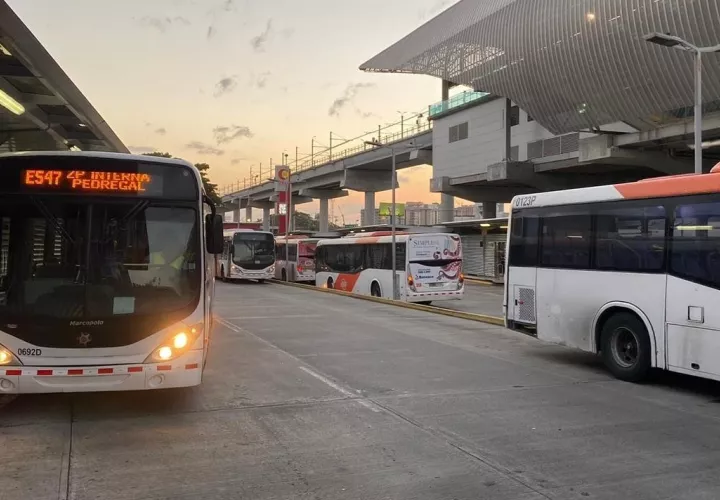 Ministerio de Salud (Minsa) brindó instrucciones a MiBus de cómo realizar la desinfección de los metrobuses, por el coronavirus.  