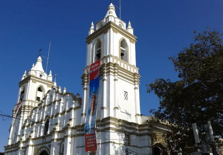 Las parroquias de la región de Azuero decidieron brindar a sus fieles, la opción de seguir las eucarísticas a través de transmisiones por radio.