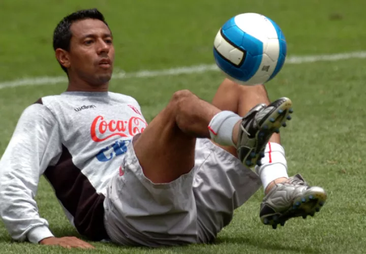 Nolberto Solano jugó en Inglaterra y en Boca Juniors. Foto AP