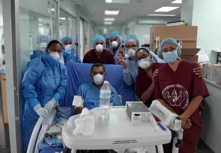 Personal médico recibió con alegría este paso.