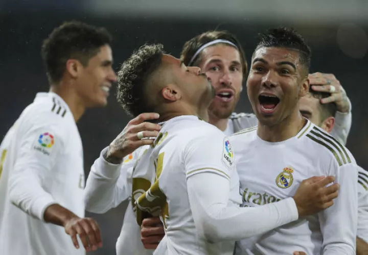 Los jugadores del Real Madrid tras vencer en el Clásico al Barcelona 2-0 Foto AP