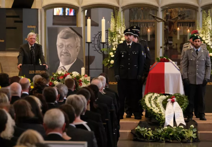 Walter Lübcke, un funcionario regional, murió en junio en un asesinato de ultraderecha. Su funeral en Kassel. Foto / Sean Gallup-Getty Images/Getty Images.