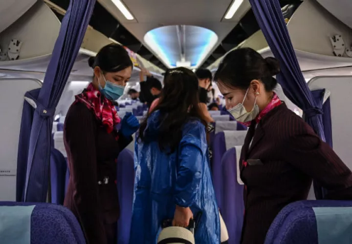 El transporte aéreo global conecta al mundo, pero también permite que males se propaguen rápido. Foto / Hector Retamal/Agence France-Presse — Getty Images.