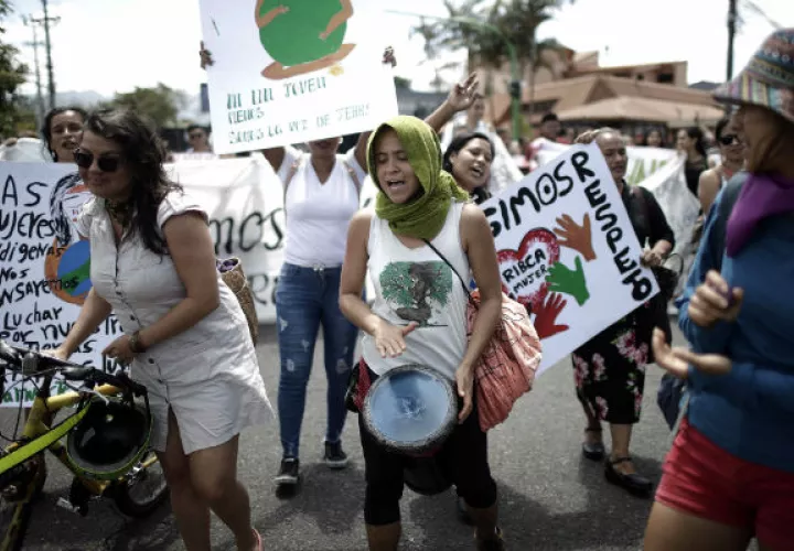 Protestando en San José, Costa Rica, tras el asesinato de Jerhy Rivera, un activista indígena. Foto / Jeffrey Arguedas/EPA, vía Shutterstock.