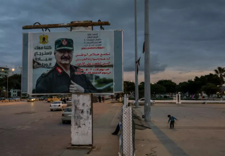 Khalifa Hifter, gobernante militar de Bengasi, tiene 6 años intentando tomar el control del resto de Libia. Foto / Ivor Prickett para The New York Times.