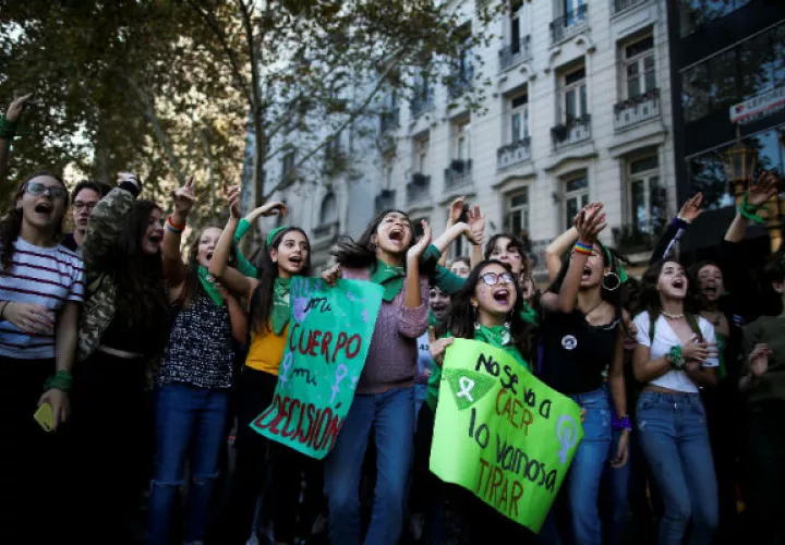 El movimiento pro derecho al aborto en Argentina tiene años de reunir apoyo. Foto / Agustin Marcarian/Reuters.