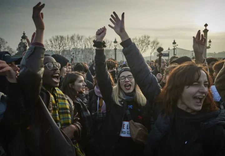 El esfuerzo del presidente Macron por consolidar los planes pensionarios galos ha visto oposición. Una protesta en enero. Foto / Kiran Ridley/Getty Images.