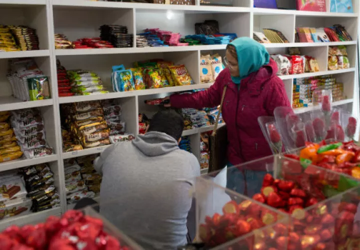 Galletas Gorji Biscuit se beneficiaron con la salida de competidores extranjeros. Un supermercado en Teherán. Foto / Mojgan Ghanbari para The New York Times.