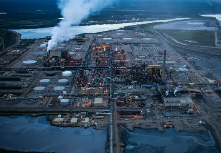 Instituciones financieras globales han desinvertido de la industria petrolera de Alberta, pero la producción crece. Foto / Ian Willms para The New York Times.