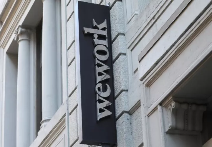 WeWork, la empresa de renta de oficinas, canceló su OPI y cambió a su director ejecutivo el año pasado. Foto / Mike Segar/Reuters.