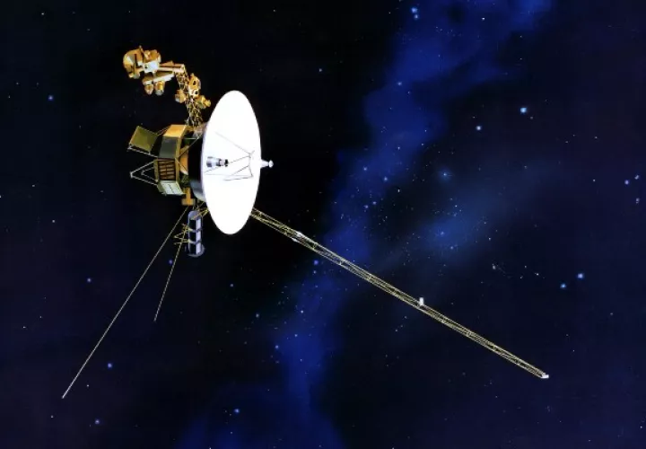 Las instrucciones enviadas al Voyager 2 tardan día y medio en viajar 18 mil millones de kms. Imagen por un artista. Foto / NASA/laboratorio de propulsión a chorro, vía PBS.