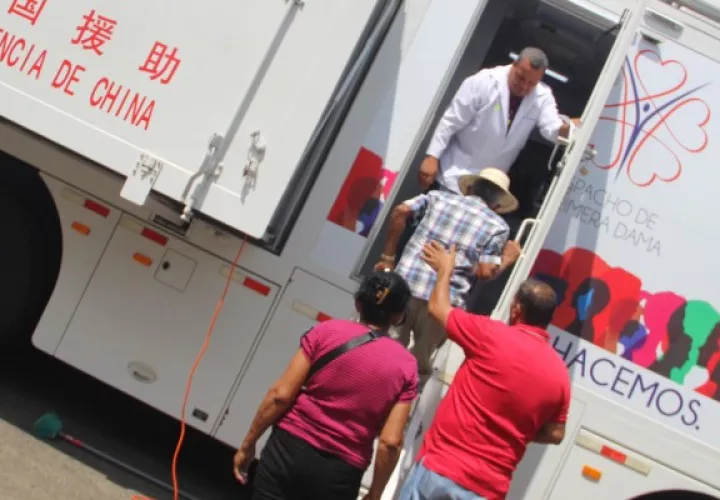 El director regional del MINSA en Herrera, Luis Pérez, indicó que estas jornadas buscan llevar salud a las comunidades más apartadas. FOTO/THAYS DOMÍNGUEZ