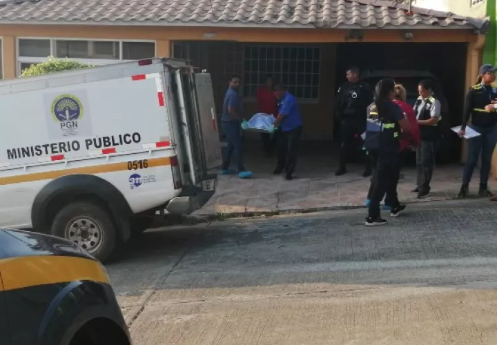 Los familiares encontraron el cuerpo y llamaron a las autoridades. FOTO/ERIC MONTENEGRO