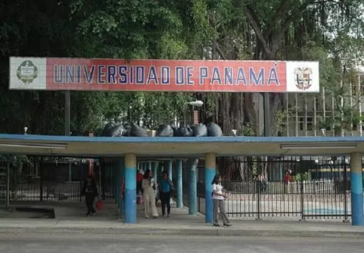  La medida de suspender las labores administrativas fue tomada por el rector de la Universidad de Panamá, Eduardo Flores Castro. 