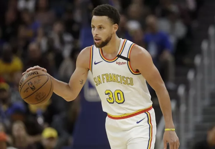 Stephen Curry estuvo cuatro meses fuera.