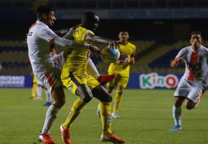 Waterman no pudo jugar el partido completo.
