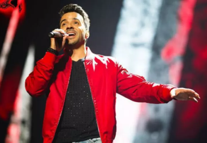 Luis Fonsi, cantante puertorriqueño. Henchido de orgullo porque su hija Mikaela cantó. Subió el video de la nueva estrella en Instagram. 