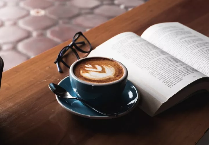 La poesía es refrescante, en estos momentos de incertidumbre y desasosiego que vive el mundo por el coronavirus, Gente Leyendo Poesía es bienvenido. Cortesía