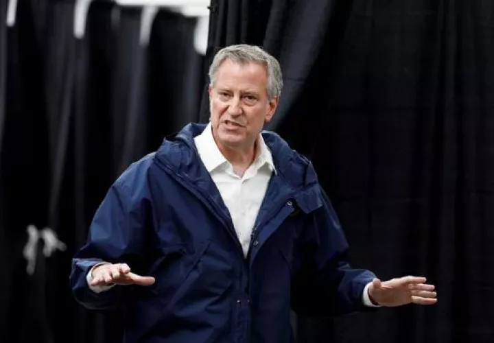 El alcalde de Nueva York, Bill de Blasio,aplaudió el complicado rol que los profesores han tenido que asumir en las últimas semanas y la rapidez con la que se han adaptado a las nuevas circunstancias. FOTO/EFE