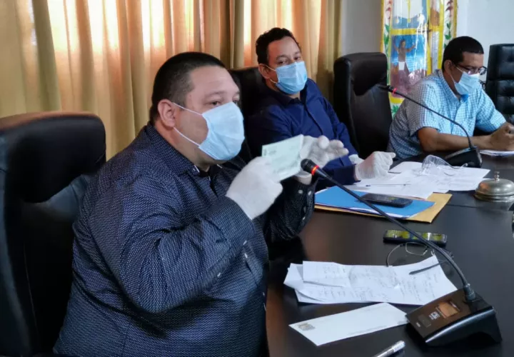  alcalde del Distrito de Santiago Samid Sandoval, informó al presidente de la república Laurentino Coertizo sobre su decisión.