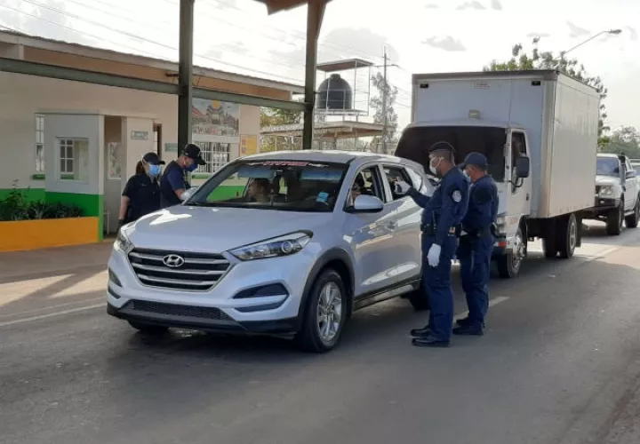 Se han intensificado las rondas y patrullaje policial en las calles de la provincia. Foto: Thays Domínguez., 