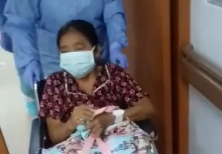 La adulta mayor fue dada de alta y entra en las estadísticas de personas recuperadas por COVID-19 en el país. Foto: Mayra Madrid.
