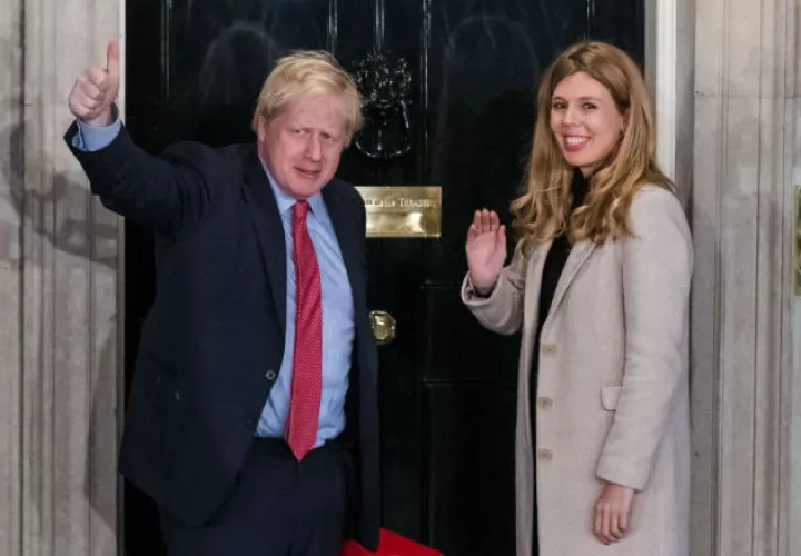 Johnson, de 55 años, y Symonds, de 32, anunciaron este miércoles que han tenido a "un niño sano". Fotos :EFE.