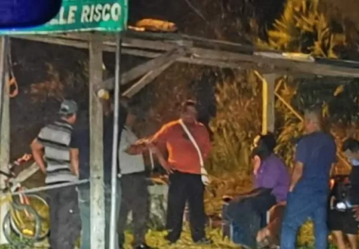 La medida ha causado molestia en los conductores quienes reportaron que las personas estan en la vía y solicitan a los transeuntes  sus documentos y salvoconductos.