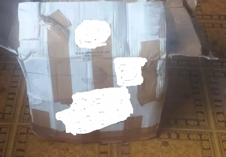 Lo atraparon con seis botellas de seco en la casa. 