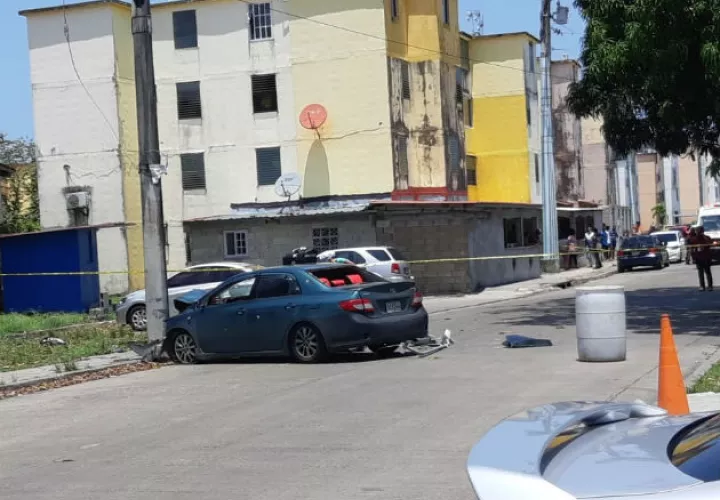 El vehículo donde iba Ángel Pacheco Palacios se estrelló contra un poste de luz. Foto: Diómedes Sánchez. 