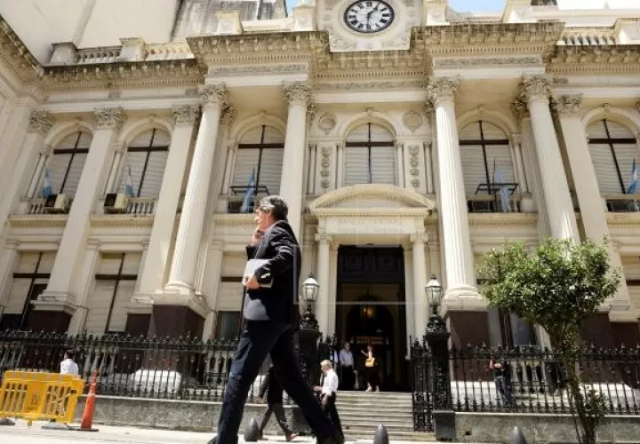 La reestructuración la deuda ni siquiera ha llegado a la instancia de la presentación de una oferta a los acreedores. Foto/EFE