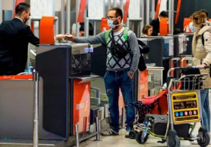 En un escenario en el que la demanda de transporte aéreo seguiría siendo prácticamente inexistente hasta mediados de año. EFE